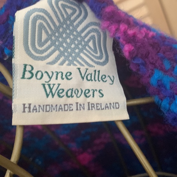 Exquisite Hand Made Wool Cape - Picture 4 of 5